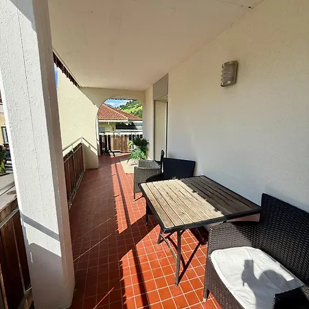 Family Lakeside Mountain Views شقة