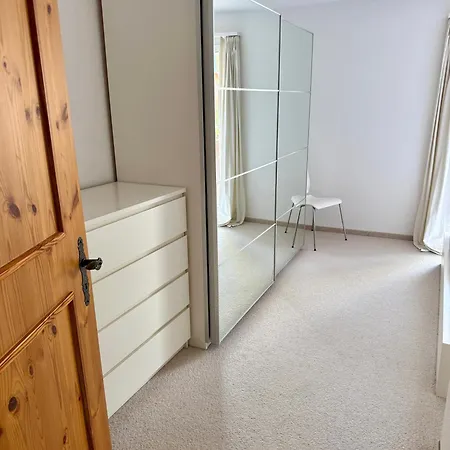 Family Lakeside Mountain Views شقة