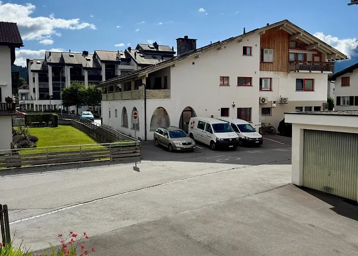 Family Lakeside Mountain Views