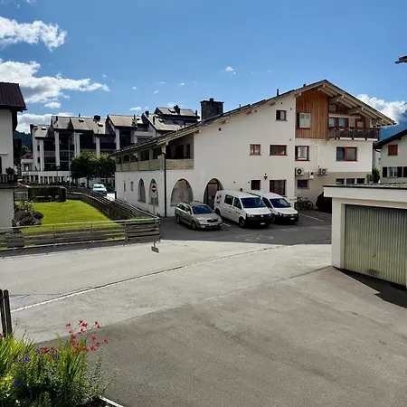 Family Lakeside Mountain Views